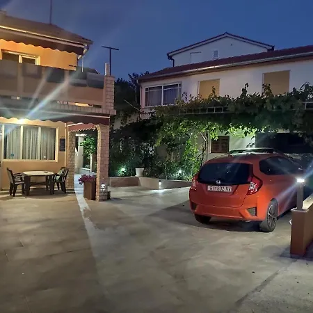 Apartment & Nora *