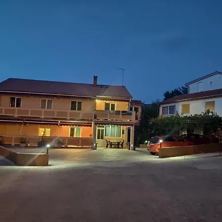 Apartment & Nora *